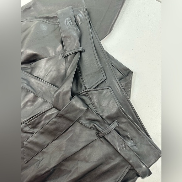 Paige Melila Black Vegan Leather Paperbag Waist Straight Leg Cropped Pants Sz 4 - Picture 13 of 13